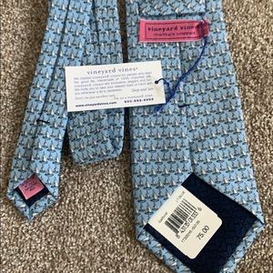 New with tag Vineyard Vines  silky Tie